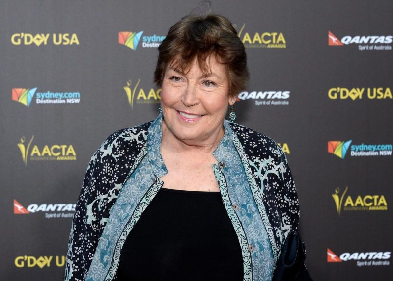 FILE PHOTO: Singer Helen Reddy poses at the 2015 G'Day USA Los Angeles Gala honoring actor Chris Hemsworth with an Excellence in Film Award, at the Hollywood Palladium in Los Angeles, California January 31, 2015. (Reuters File Photo)
